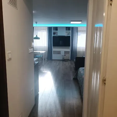 Csaladi Apartman شقة *