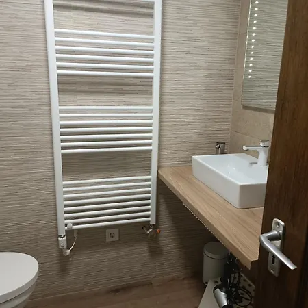 شقة Csaladi Apartman *